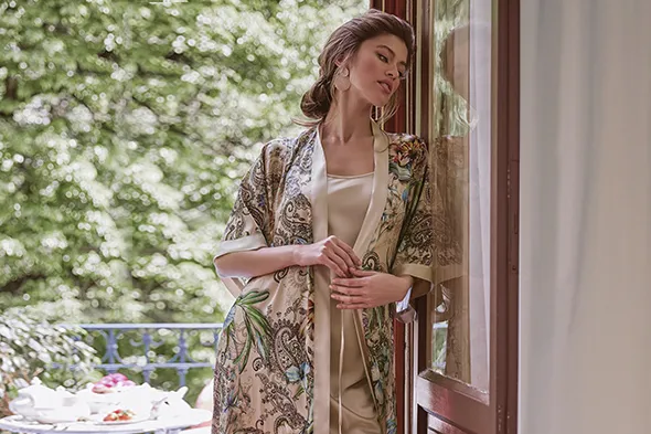Шовковий домашній одяг для жінок. Переваги нарядів від Марк Андре